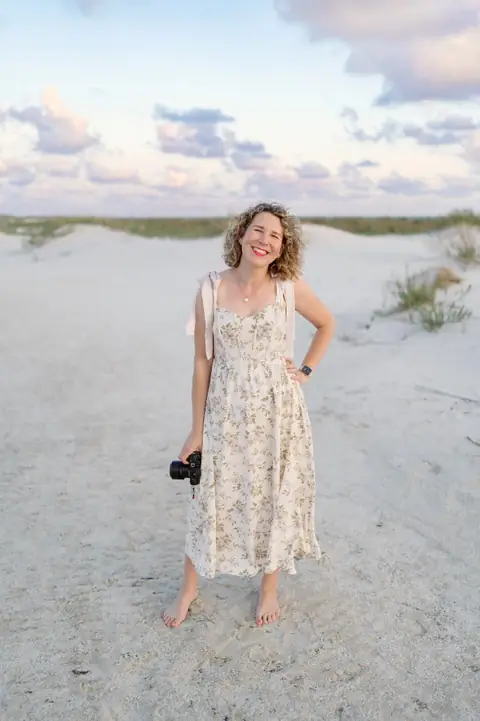 Anna Cirlot on the beach, camera in hand